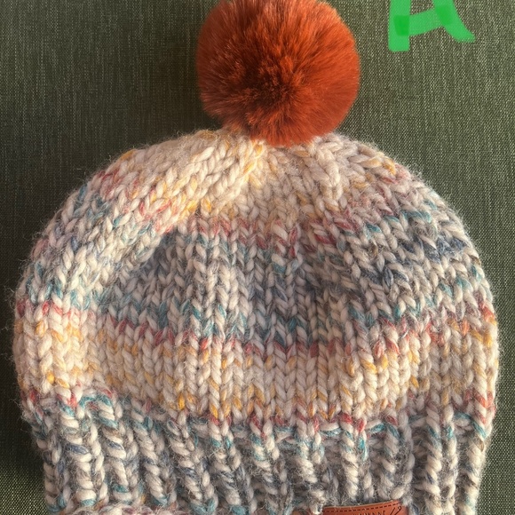 Hand Knit Beanie Fur Pom - Picture 1 of 3